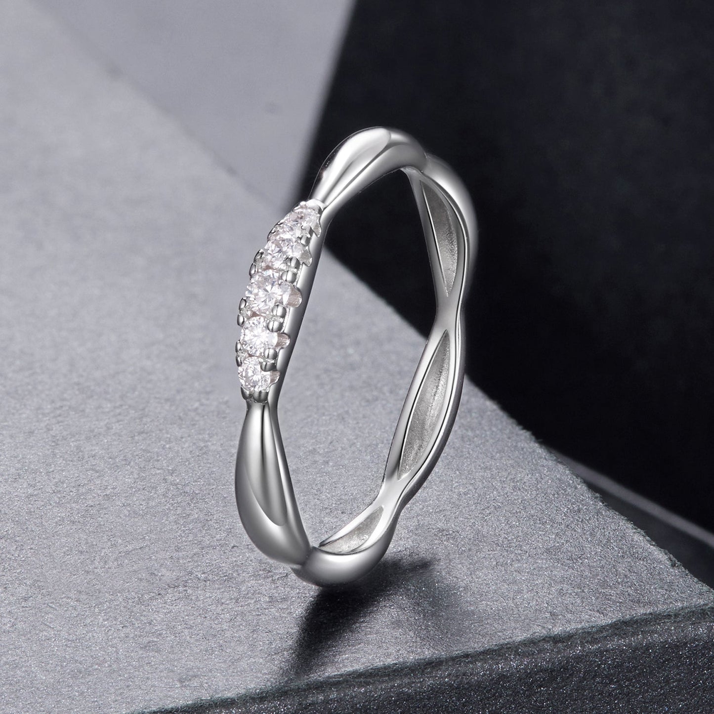 925 Sterling Silver Moissanite Ring with 0.15-0.2cm Gems for Women - Size 6
